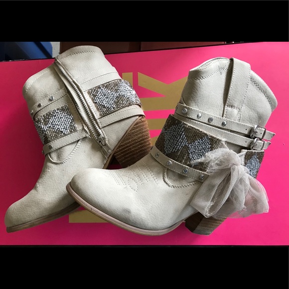 Not Rated Boots - Picture 1 of 1